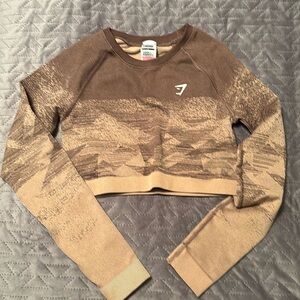 NWOT Gymshark long sleeves cropped athletic top